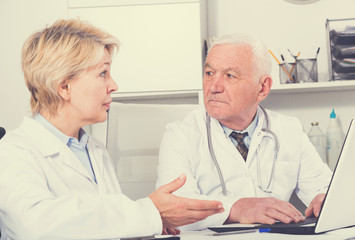 Fototapeta premium Male doctor and nurse