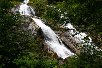 Chute d'eau montagne