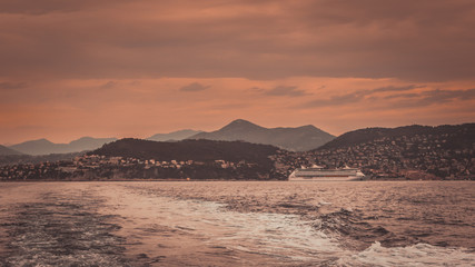 Paysage Mer et Montagnes