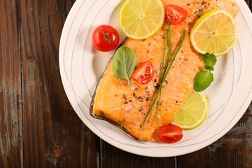 salmon fillet with lemon and tomato
