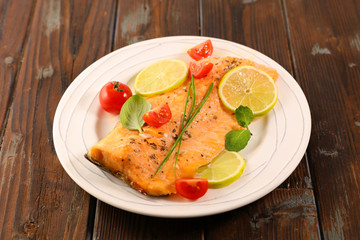 salmon fillet with lemon and tomato