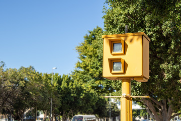 fester Blitzer an einer Straße, Starenkasten