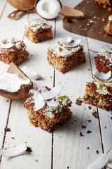 Flapjack with white chocolate and coconut
