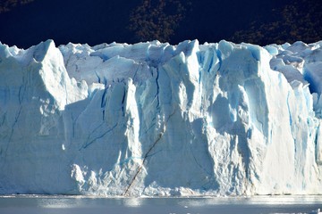 EL CALAFATE (Montañas, nieve, hielo, aves, paisajes, amanecer y anochecer Lago Argentino)
