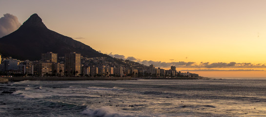 Panorama von Kapstadt bei Sonnenuntergang