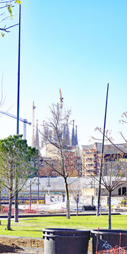 Construcci&oacute;n de los nuevos jardines de la plaza de Les Glories de Barcelona, Catalunya, Espa&ntilde;a, Europa