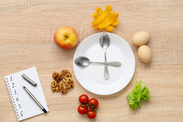 clock fruit plate, cherry Apple salad yellow pepper slices, walnuts, two boiled eggs and a Notepad with numbers from 1 to 6 and a pen