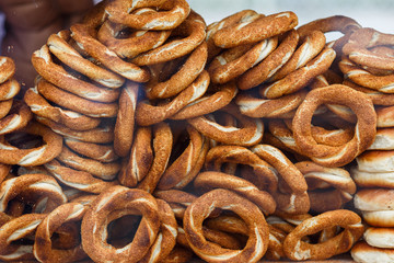 Phots of fresh bagels in street.