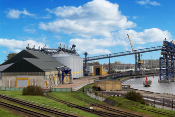 Fototapeta na wymiar grain terminal in port