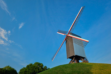 Fototapeta premium Sint-Janshuismolen Sint-Janshuis Mill windmill in Bruges on sunset, Belgium
