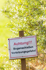 Bogenscheßen Warnschild