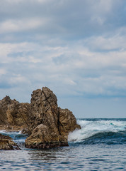 鳥取県水尻洞門・,鴨ヶ磯の海食地形と白波