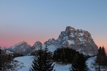 Enrosadira sulle Dolomiti da rifugio Fertazza