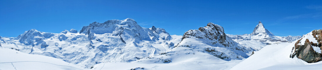 Fototapeta na wymiar Beautiful paoramic view of the Matterhorn Mountain in winter, Zermatt, Switzerland.