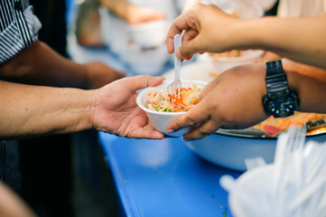 The hunger problem of the poor : homeless people receive food and charity.