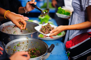 Society of donations and food sharing for the poor: ideas about helping