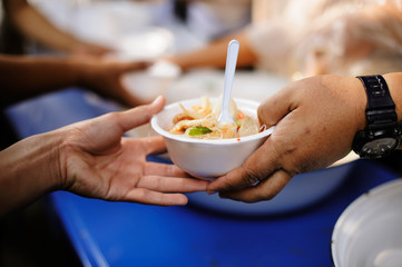 Free food is the hope of people without money, People do not have an address : the concept of sharing