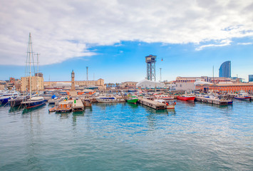 Fototapeta na wymiar harbor with yachts and boats in Barcelona