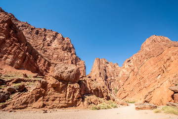 Tianshan Mysterious Grand Canyon entrance Xinjiang Uygur Zizhiqu China ，Sandstone formations in Utah USA  