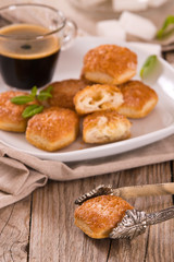 Puff pastries with custrad cream.