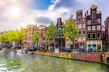 Zelfklevend Fotobehang Amsterdamse grachten en architectuur, Nederland © Mistervlad