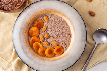 Linen porridge from fresh seeds.