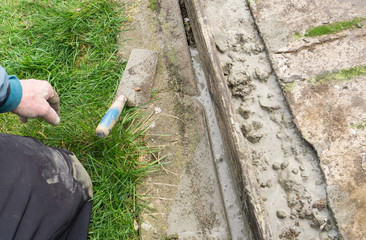 Filling a gutter with leveling compound