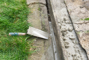Filling a gutter with leveling compound