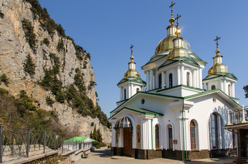 Fototapeta na wymiar Orthodox temple and sky