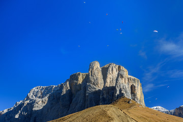 Paralotnia nad Tori del Sella, Paso Sella, Dolomity