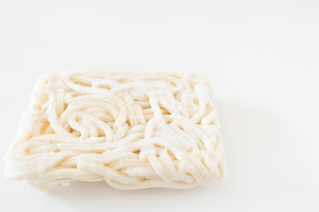 冷凍したうどんの麺