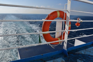 Salvagente anulare- dotazione di bordo per la sicurezza in mare