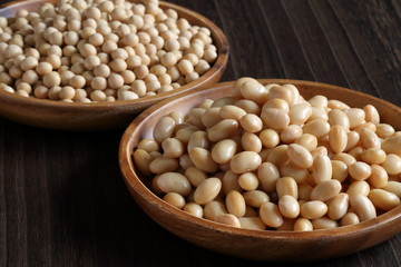 乾燥大豆と大豆の水煮