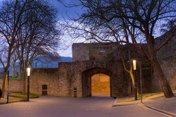 Portal de Francia al atardecer en Pamplona