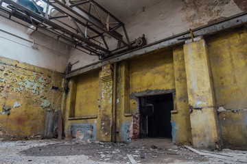 Fototapeta na wymiar Abandoned industrial building with old bridge crane
