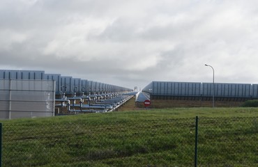 Fototapeta premium Centrale thermo-solaire à Orellana La Vieja en Extremadure, Espagne