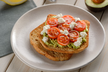 Mashed avocado toast