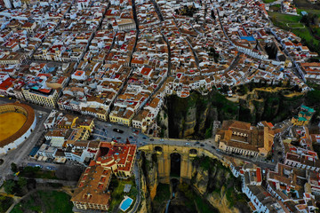 Fototapeta premium Ronda in Spanien Luftbilder - Puente Nuevo, Plaza de Toros de Ronda und Sehenswürdigkeiten von Ronda