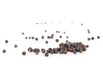 Lot of whole dry juniper berry seed isolated on white background © PIXbank