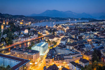 Stadt Luzern bei Nacht, Schweiz