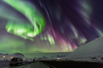 Fototapeta na wymiar Aurora borealis with snow mountains.