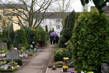 Besuch auf dem Friedhof © Blende8