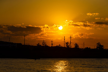 Naklejka premium 河口から眺める夕陽