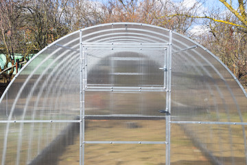 Installation of polycarbonate greenhouses