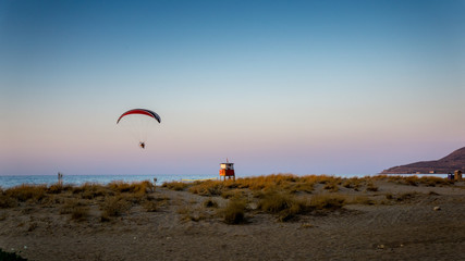 Strand mit Paragleiter