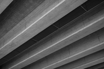 Obraz premium Set of parallel beams out oc reinforced concrete