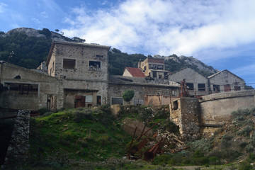 Fototapeta na wymiar Laveria Genne e Carru della miniera abbandonata di Arenas