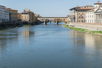 Fototapeta na wymiar puente Vecchio de Florencia