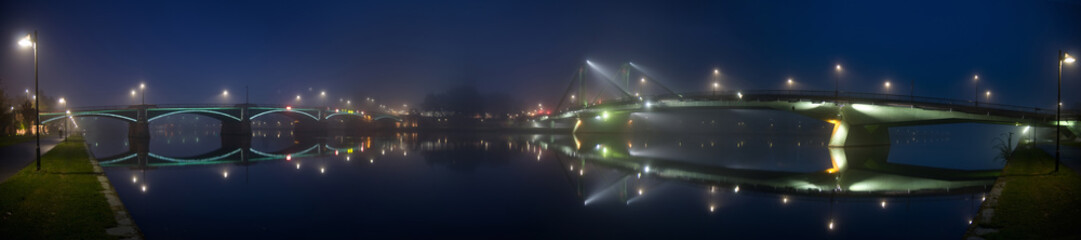 Fototapeta na wymiar foggy city - Frankfurt Main