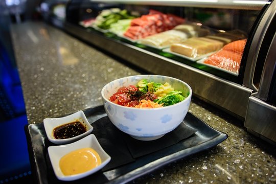 sushi bar poke bowl